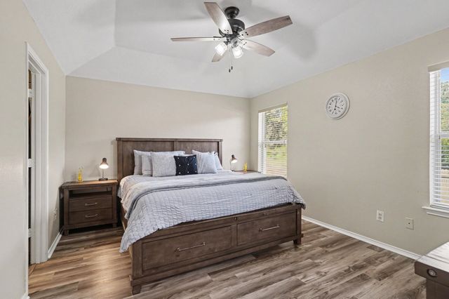 637 Oak View Court, Azle, TX 76020
