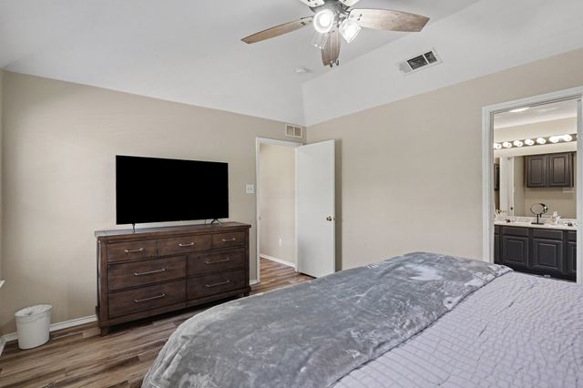 637 Oak View Court, Azle, TX 76020