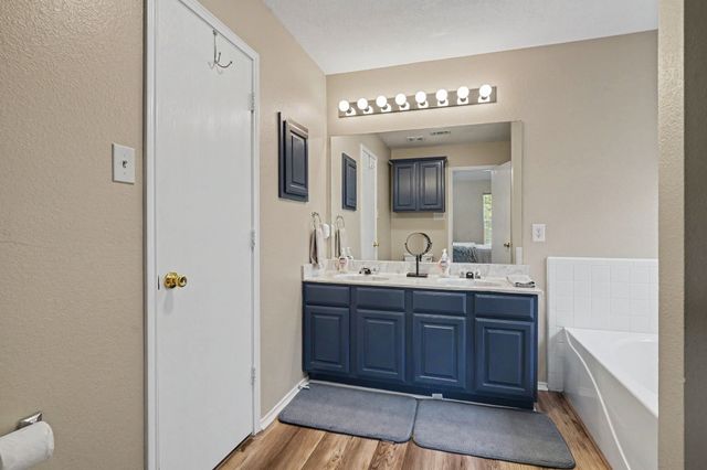637 Oak View Court, Azle, TX 76020