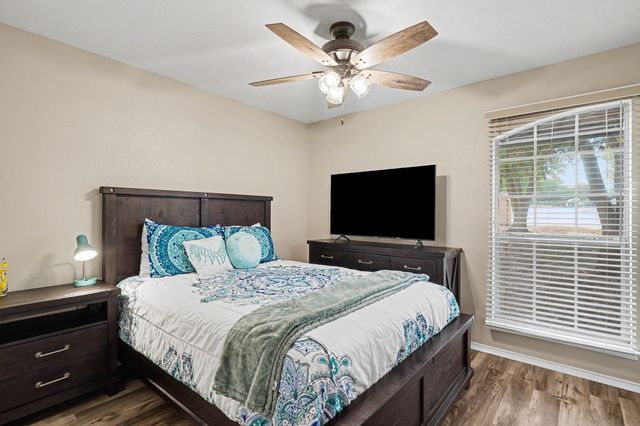 637 Oak View Court, Azle, TX 76020
