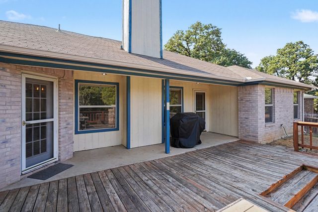 637 Oak View Court, Azle, TX 76020