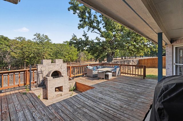 637 Oak View Court, Azle, TX 76020