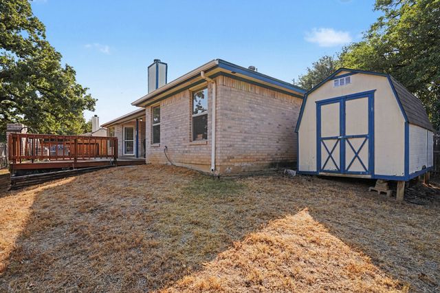 637 Oak View Court, Azle, TX 76020