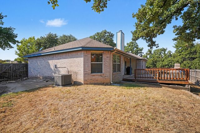 637 Oak View Court, Azle, TX 76020