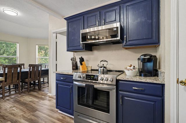 637 Oak View Court, Azle, TX 76020