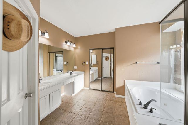 1905 Lakeway Drive, Rowlett, TX 75088