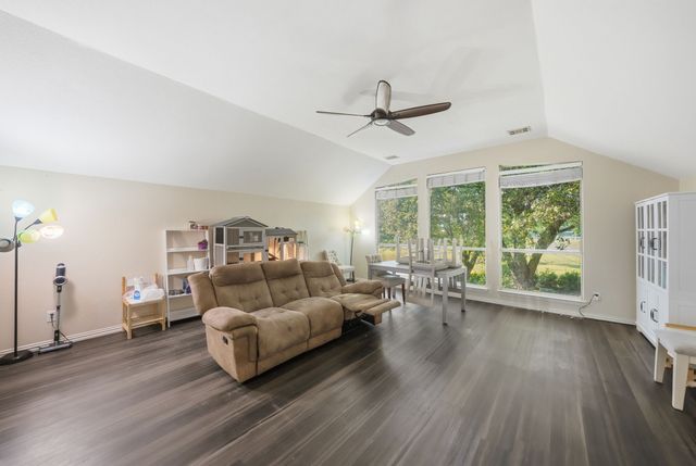 1905 Lakeway Drive, Rowlett, TX 75088