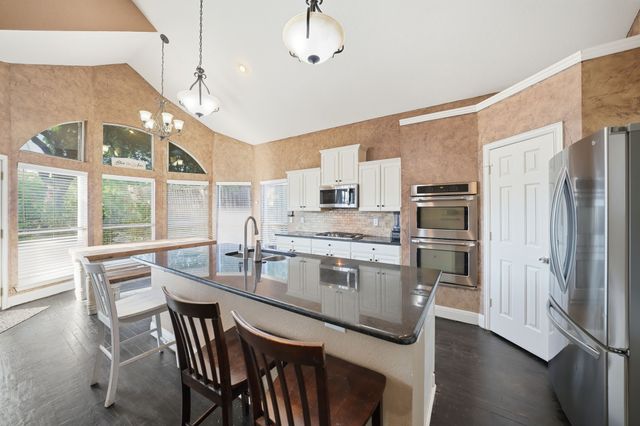 1905 Lakeway Drive, Rowlett, TX 75088