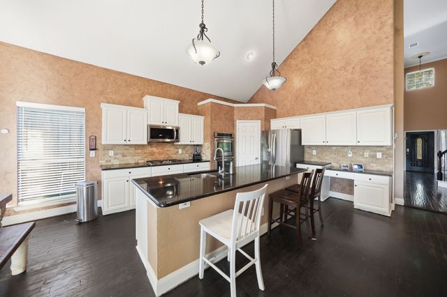1905 Lakeway Drive, Rowlett, TX 75088