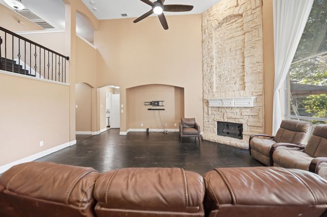 1905 Lakeway Drive, Rowlett, TX 75088