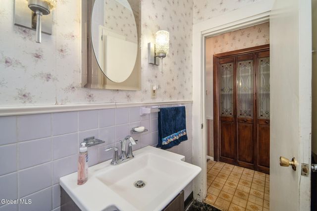 2021 Cedarlawn Avenue, Rotterdam, NY 12306