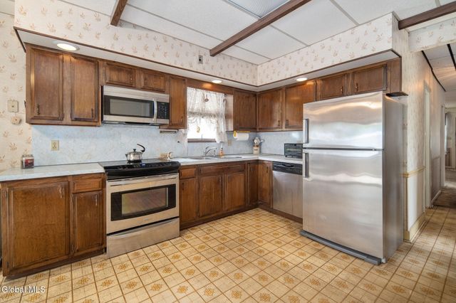 2021 Cedarlawn Avenue, Rotterdam, NY 12306