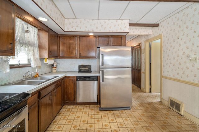 2021 Cedarlawn Avenue, Rotterdam, NY 12306