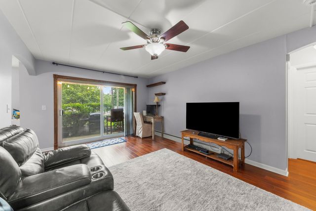 809 E Miner Street 1B, Arlington Heights, IL 60004