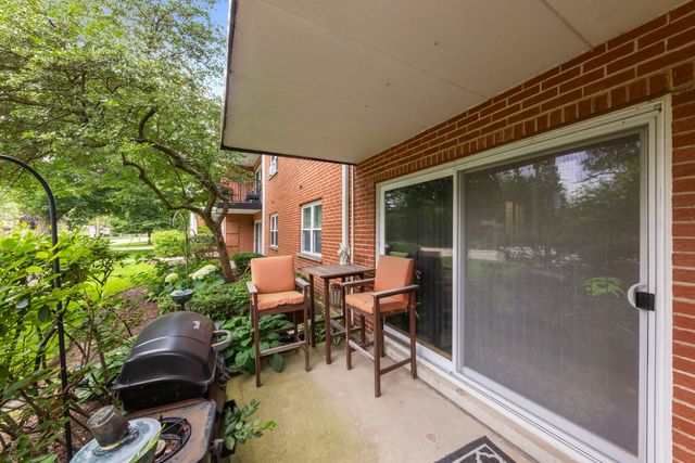 809 E Miner Street 1B, Arlington Heights, IL 60004