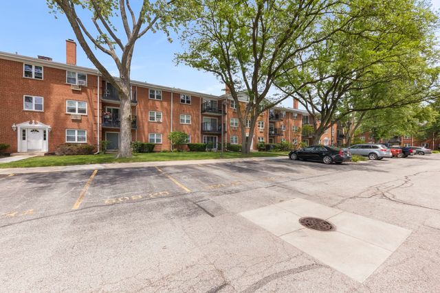 809 E Miner Street 1B, Arlington Heights, IL 60004