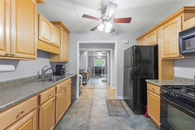 809 E Miner Street 1B, Arlington Heights, IL 60004