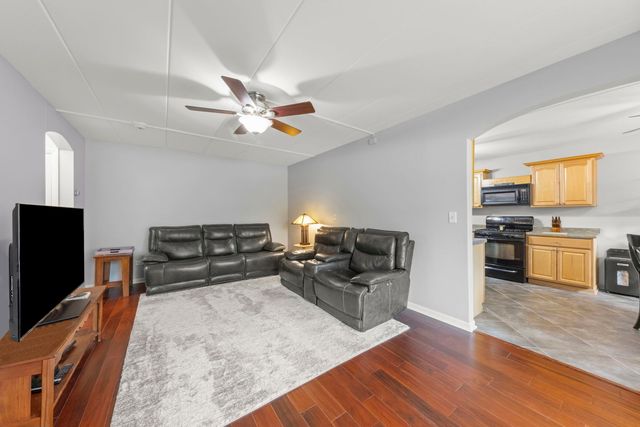 809 E Miner Street 1B, Arlington Heights, IL 60004
