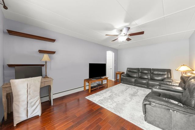 809 E Miner Street 1B, Arlington Heights, IL 60004