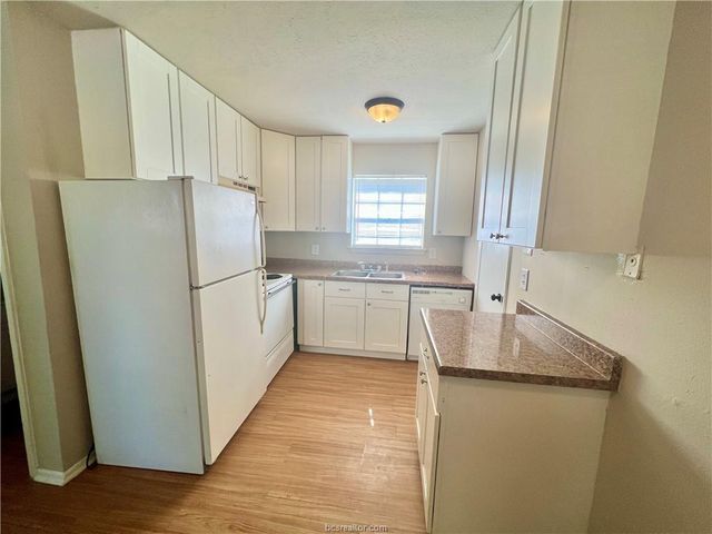 2402 Jaguar Drive B, Bryan, TX 77807