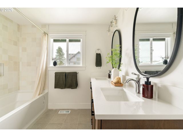 11731 LONGSTANDING Ct, Oregon City, OR 97045