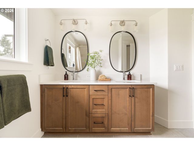 11731 LONGSTANDING Ct, Oregon City, OR 97045