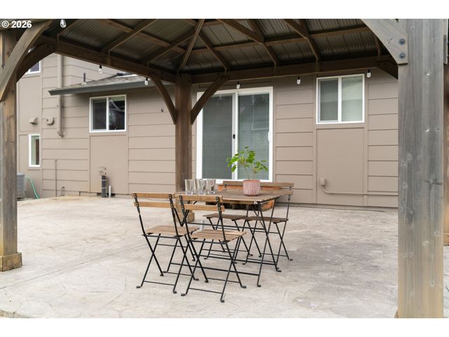 11731 LONGSTANDING Ct, Oregon City, OR 97045