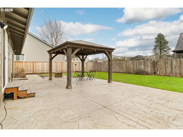 11731 LONGSTANDING Ct, Oregon City, OR 97045