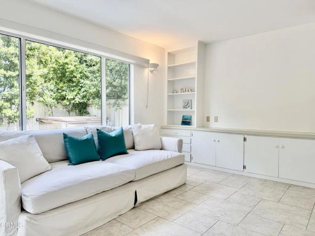 2827 Pierpont Boulevard, Ventura, CA 93001