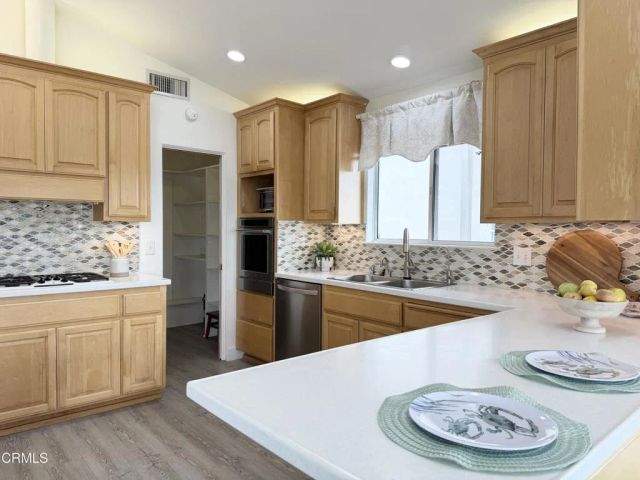 2827 Pierpont Boulevard, Ventura, CA 93001