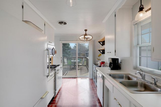 9131 12th Avenue S, Bloomington, MN 55425