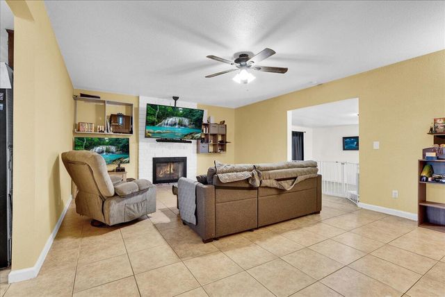 13015 Gregory Avenue, Tulare, CA 93274