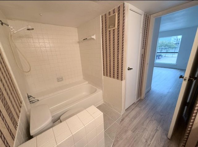 2820 S Bartell I210, Houston, TX 77054