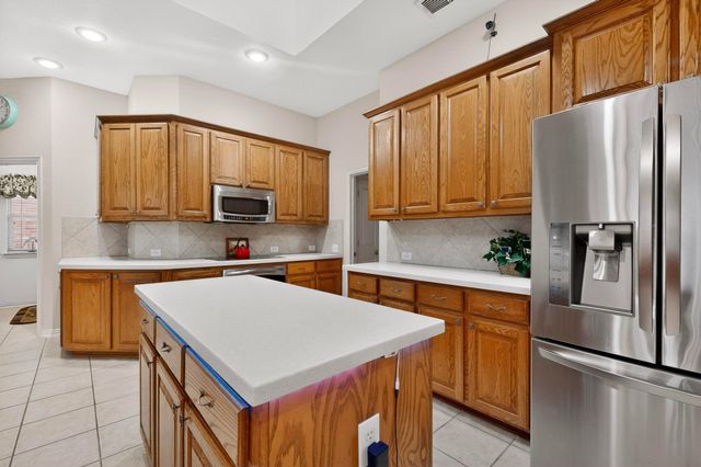 6869 CapeCod Drive, Grand Prairie, TX 75054