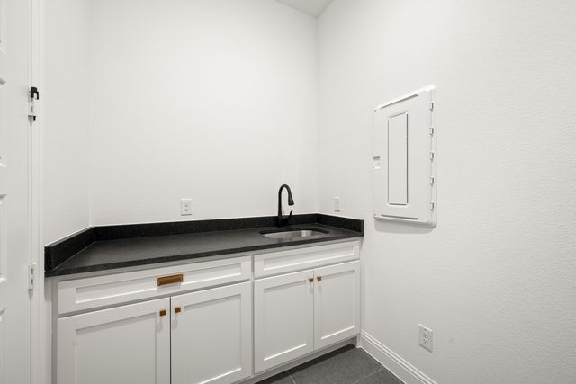 4728 Hawthorn Hills Lane, Arlington, TX 76005