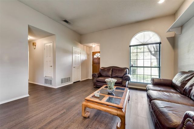 2616 Widgeon Way, Mesquite, TX 75181