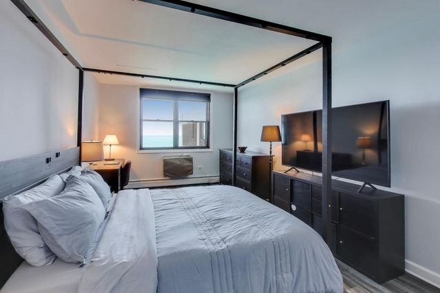 6325 N Sheridan Road 2101, Chicago, IL 60660