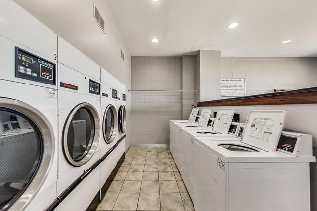 6325 N Sheridan Road 2101, Chicago, IL 60660