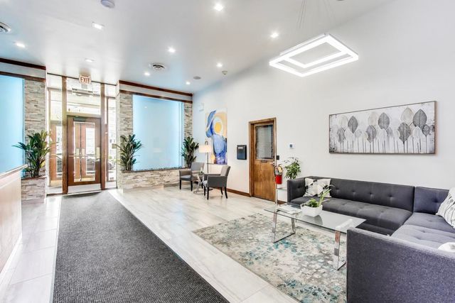 6325 N Sheridan Road 2101, Chicago, IL 60660