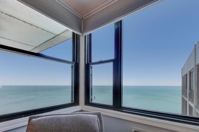 6325 N Sheridan Road 2101, Chicago, IL 60660