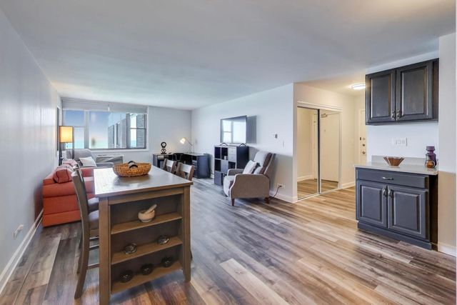 6325 N Sheridan Road 2101, Chicago, IL 60660