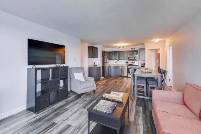 6325 N Sheridan Road 2101, Chicago, IL 60660