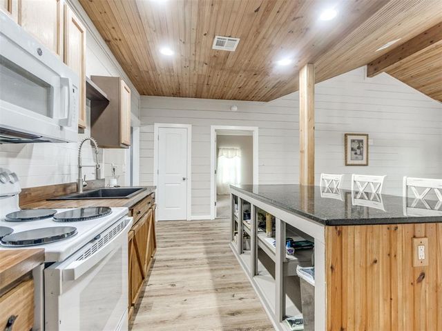 202 S Pottawatomie Road, Harrah, OK 73045