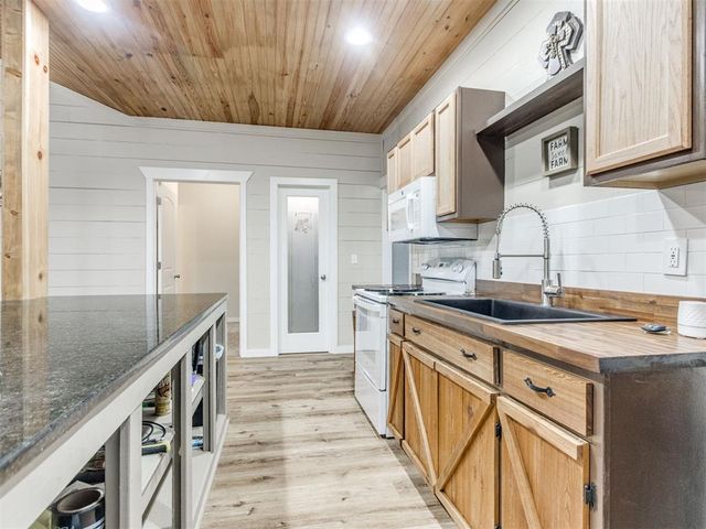 202 S Pottawatomie Road, Harrah, OK 73045