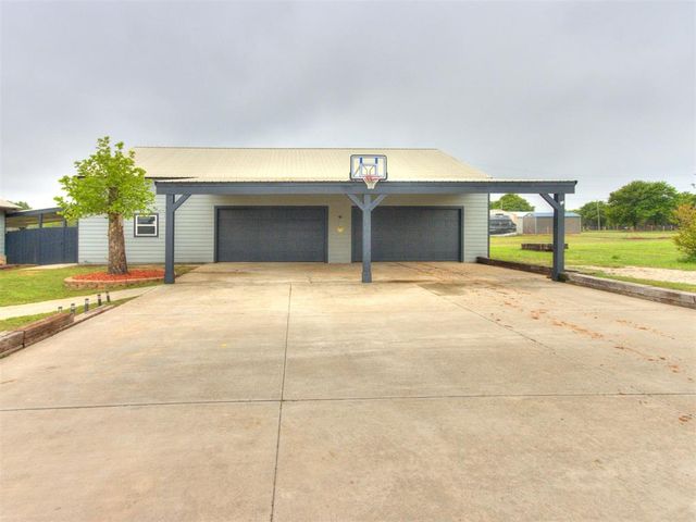 202 S Pottawatomie Road, Harrah, OK 73045