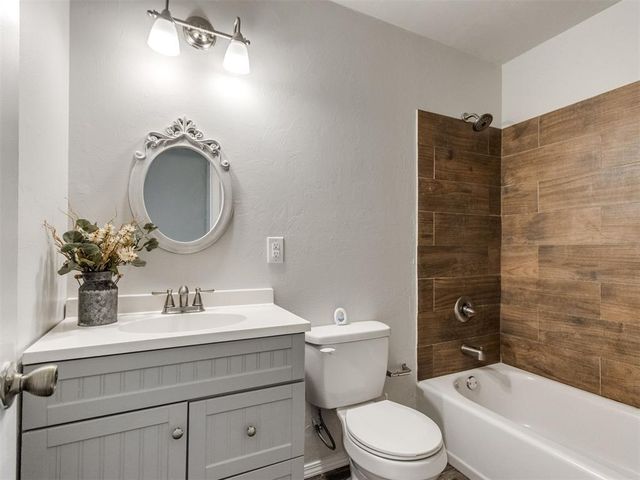 202 S Pottawatomie Road, Harrah, OK 73045