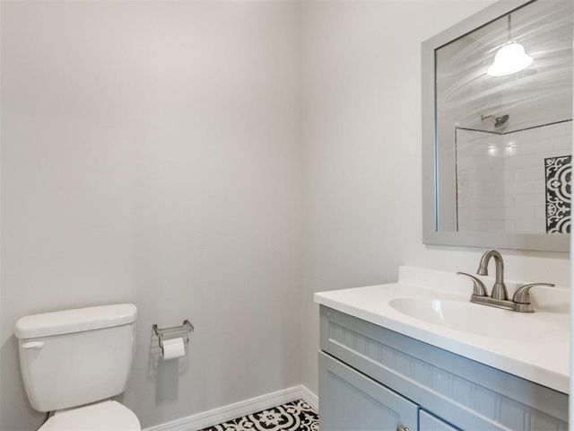 202 S Pottawatomie Road, Harrah, OK 73045