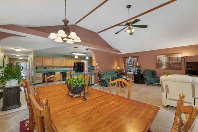 10 Oak Leaf Avenue, Tuftonboro, NH 03816