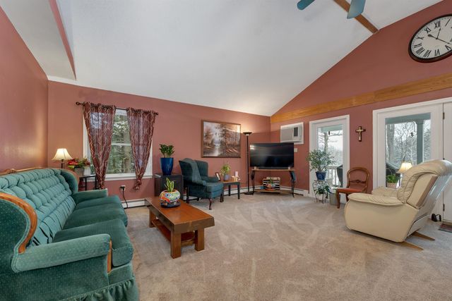 10 Oak Leaf Avenue, Tuftonboro, NH 03816