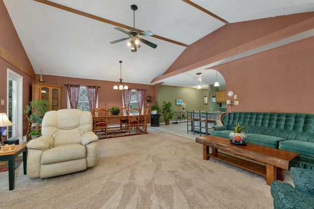 10 Oak Leaf Avenue, Tuftonboro, NH 03816